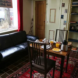 Bed & Breakfast 288, Delft